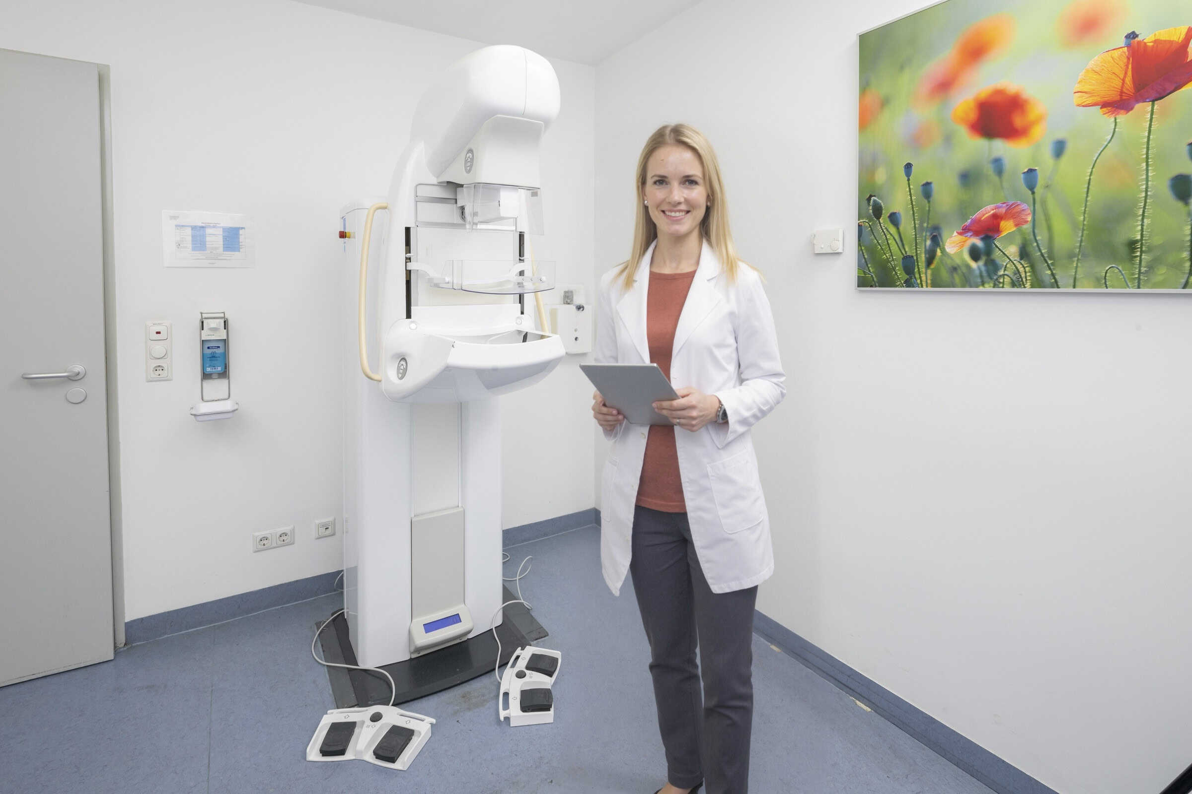 lifelink-mammographie-aerztin-geraet