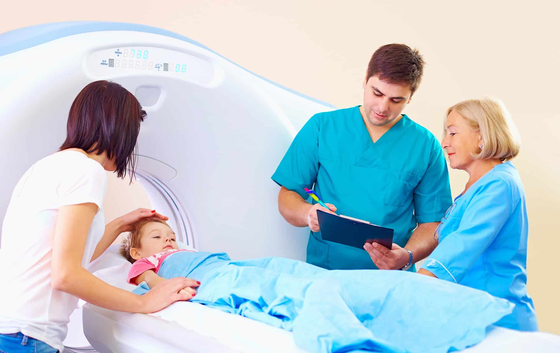 kinder-radiologie-untersuchung-vorbereitung-durchfuehrung-ct-mrt-tipps-ratgeber