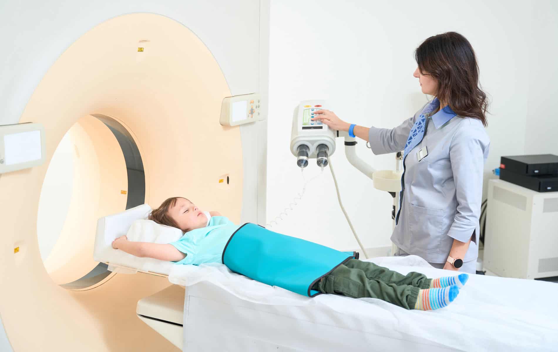 radiologie-kinder-untersuchung-behandlung-strahlenschutz-massnahmen-besonderheiten