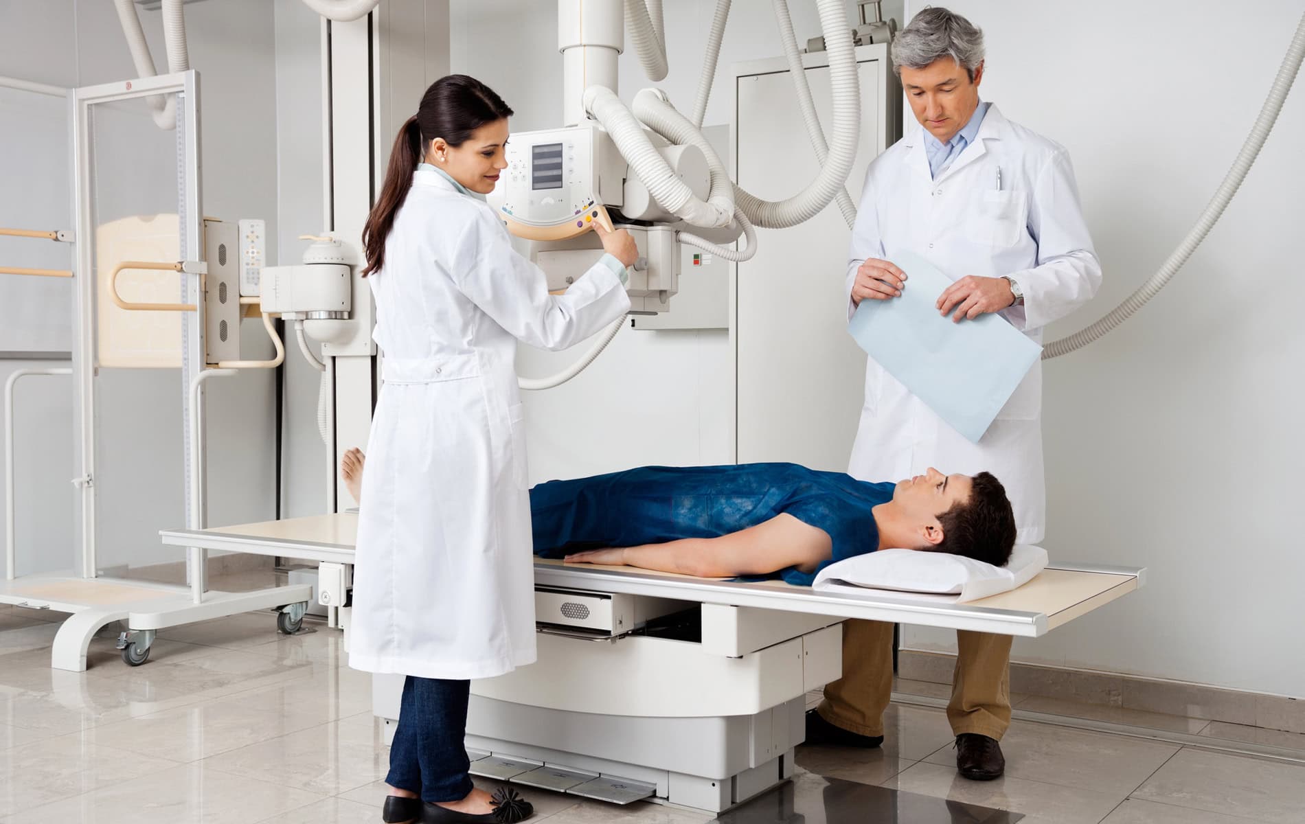 phlebographie-venographie-mrt-roentgen-anwendung-indikationen-ablauf-faq