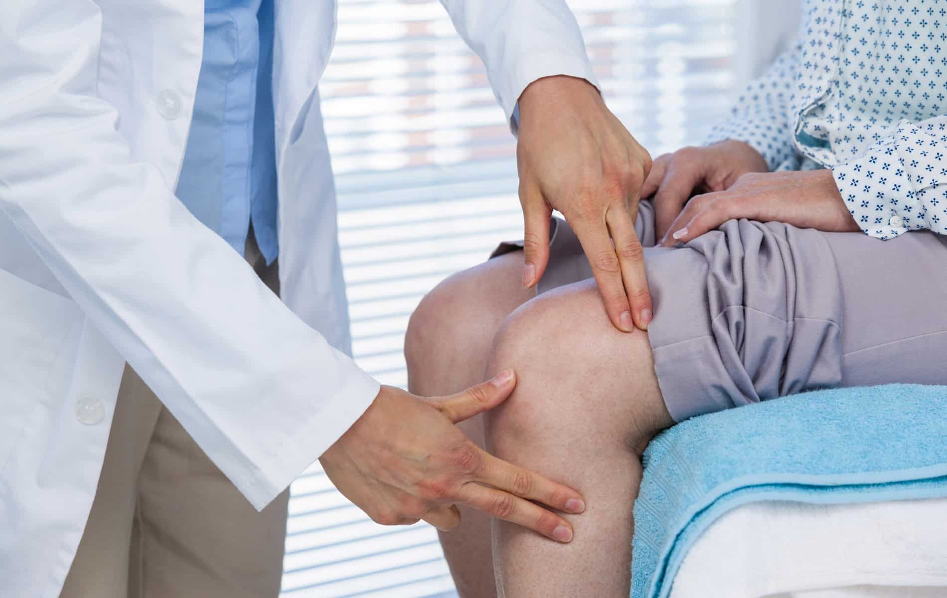 untersuchung-von-knieschmerzen